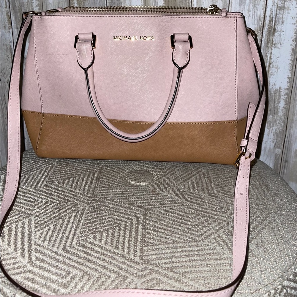 Micheal Kors purse